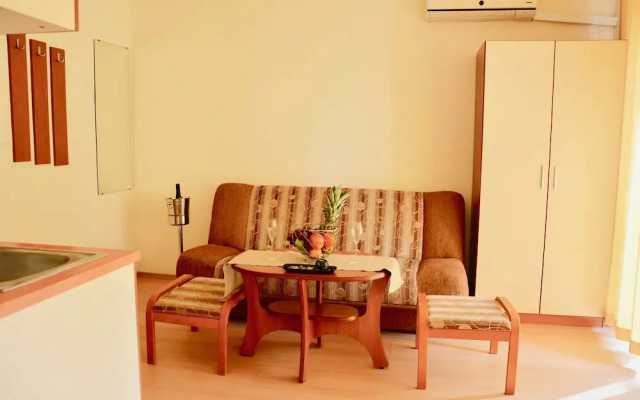 Rainbow 2 Apartments by Sandapart