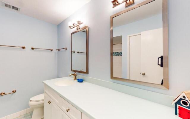 911 Inverness Village