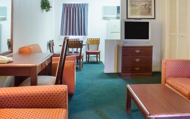 Rodeway Inn & Suites Williamsburg