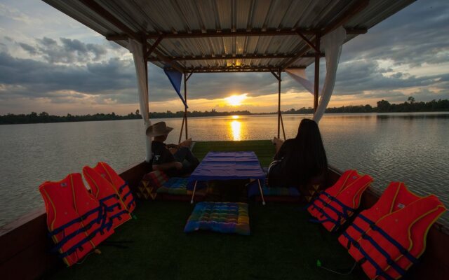 Bluemoon Riverside Resort