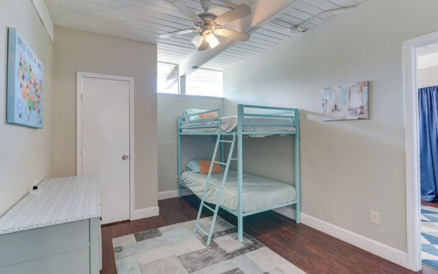 Walk to Beach: Galveston Vacation Rental!