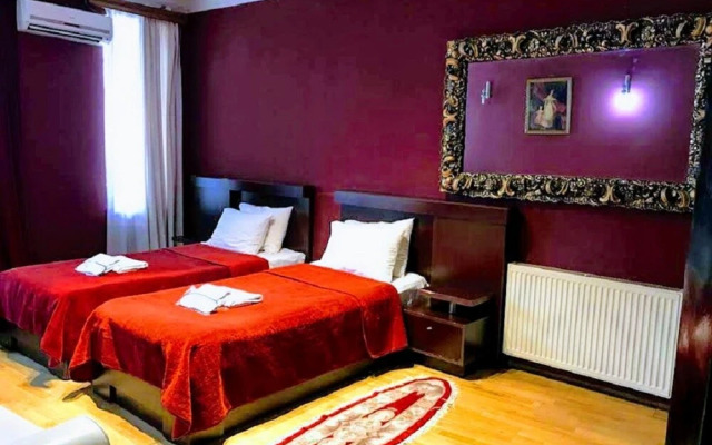 David L Hotel