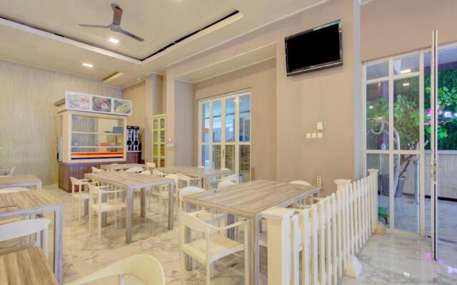 OYO 4005 Bunga Dahlia Guest House