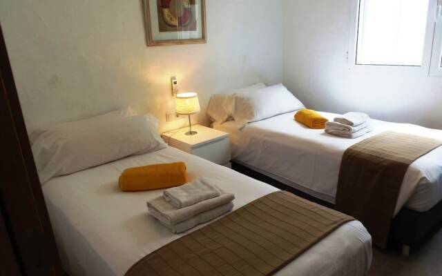 Villa 6 People, Heated Pool, Seafront, Great Location