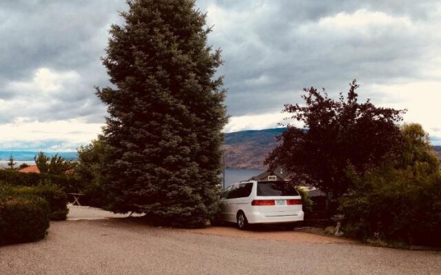 Peachland Lakeview Vacation Suite