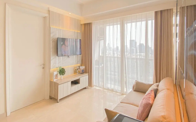 Stunning and Comfy 2BR Apartment at Menteng Park