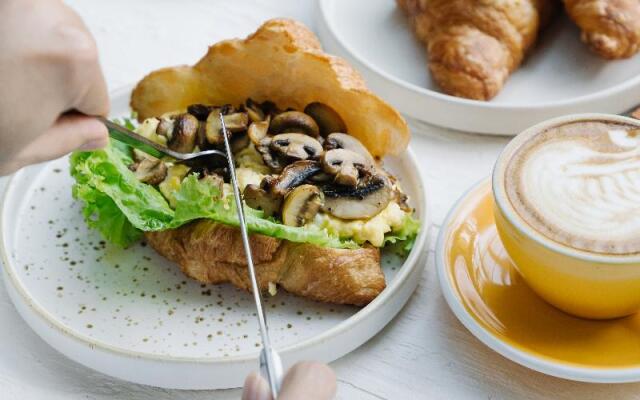 HARRIS Suites Puri Mansion Jakarta