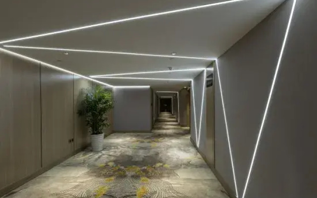 Linhai Huaxuan Hotel (Duqiao Baolong Square Branch)
