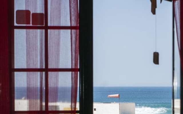 Supertubos Beach Hostel