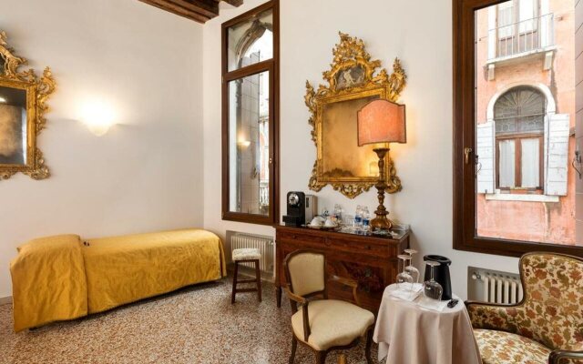 Luxury Venetian Rooms