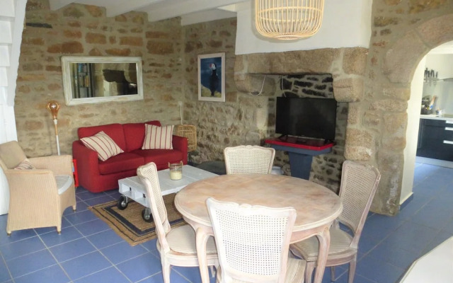 Charming Sea View Stay, 50m Close