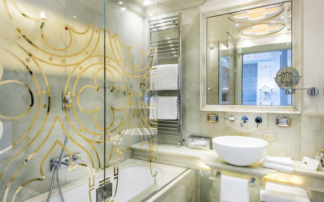 Monaco & Grand Canal Hotel