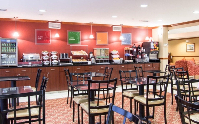 Comfort Inn & Suites Airport Convention Center
