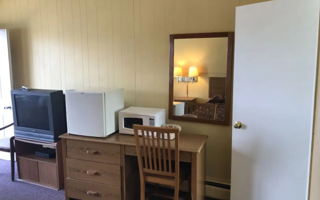 Crest Motel