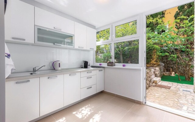 Beautiful Home in Smokvica With Wifi and 6 Bedrooms