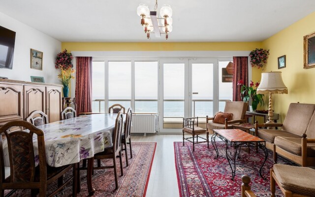 Tranquil Apartment With sea View