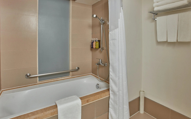 Holiday Inn & Suites Makati by IHG