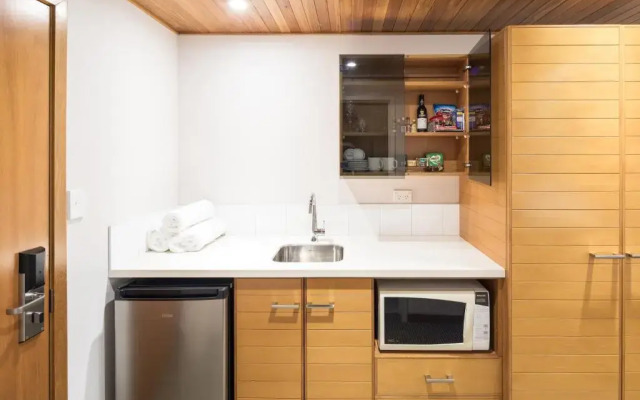 Commodore Airport Hotel