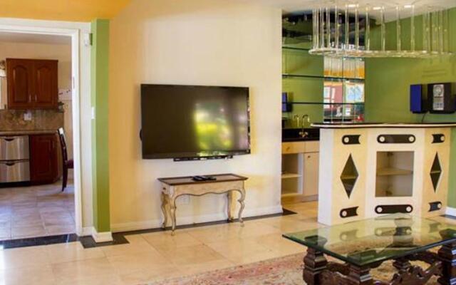 Beverly Hills Dream House Near Hollywood