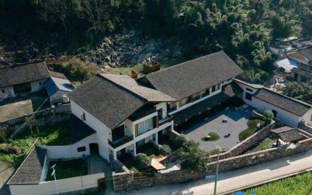 Yifangxi Hot Spring Hotel (Xianahei Branch, Wanfenglin Scenic Area)
