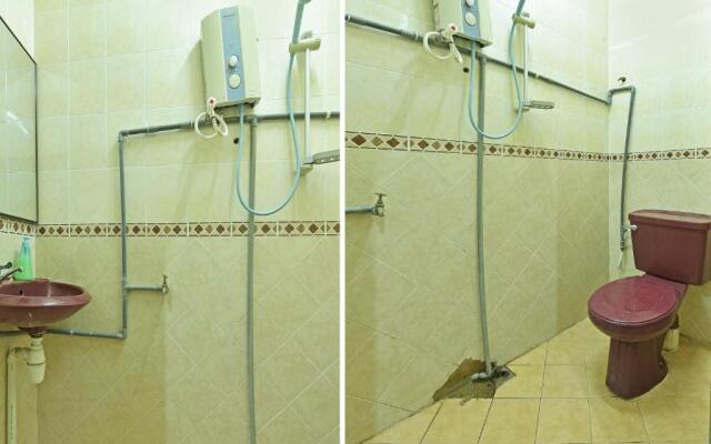 OYO 90736 Lh Resak Motel