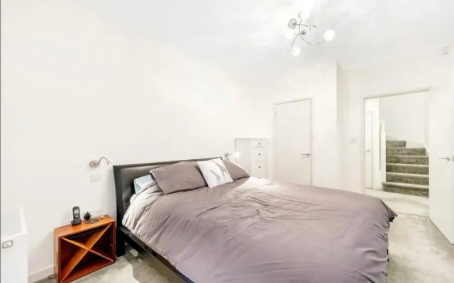 Modern 2 Bedroom Home With Private Garden