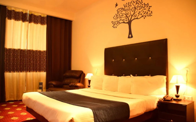 Hotel Orbion Mall Road