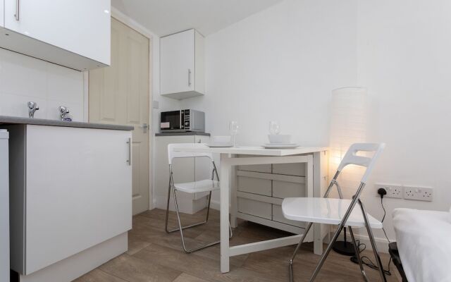 Studio Apartment in Clapham Common