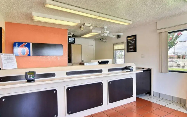 Motel 6 Austin, TX - North Central