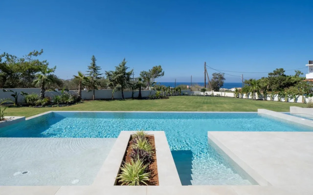 Aethra Grand- Luxury 5-bed Villa 850m From Beach