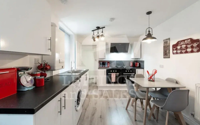 Lush Apartment 5 Bedroom House - WBR
