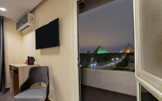 Cozy Studios Pyramids View