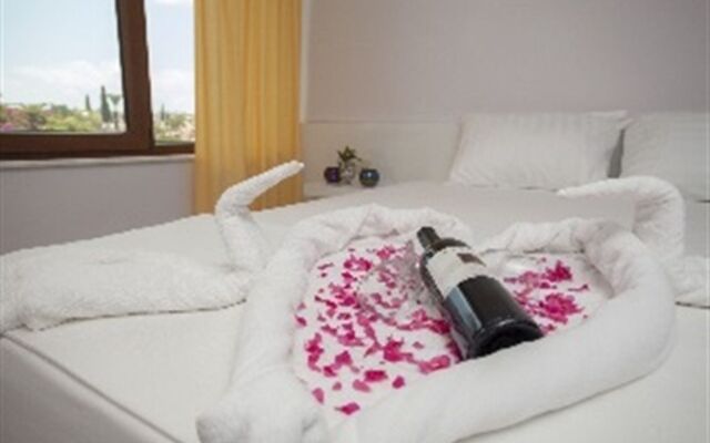 Artemiss Boutique Hotel