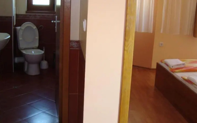 Guest House Momchilovi