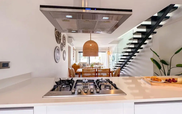 Luxury Penthouse 3 Bedroom Ocean Views