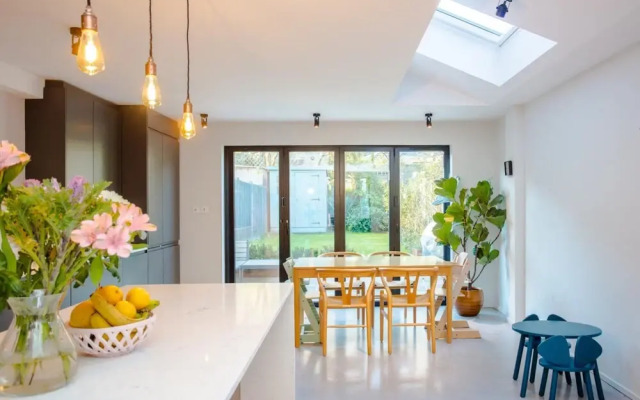 Beautiful 4 Bedroom House in North East London