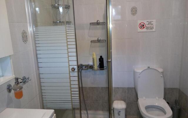 Airport's Close, Cozy Flat for 6 Persons