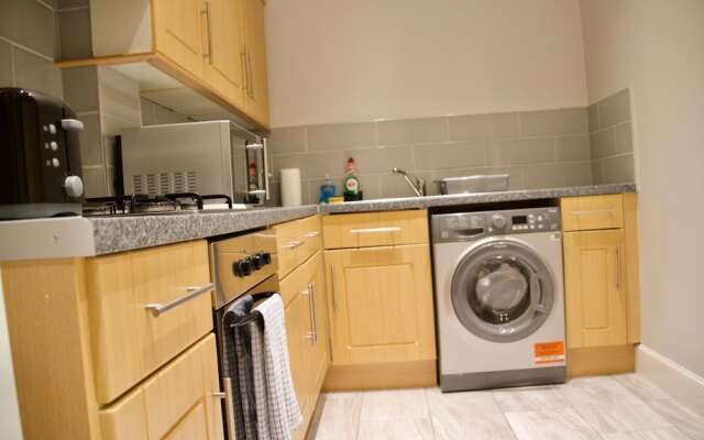 2 Bedroom Flat Off Leith Walk