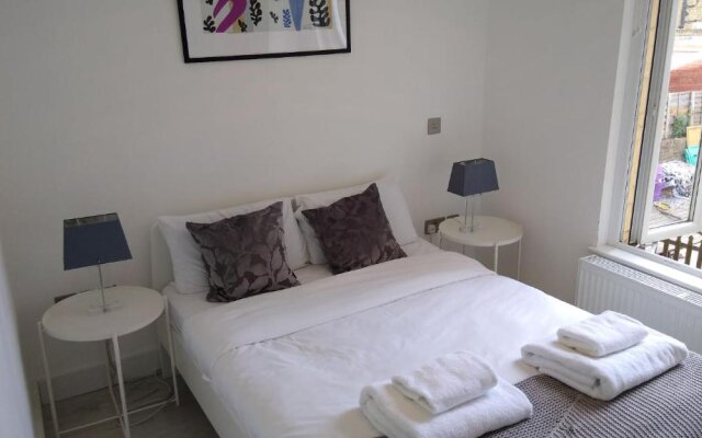Modern 2 Bed Flat in Maida Hill near Kensal town in for up to 4 people - 9mins to tube station