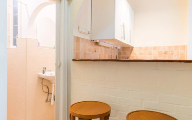 Sunny Studio with balcony in Party District