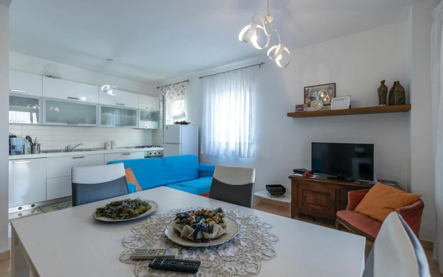 Beautiful Apartment in Porec With Wifi and 2 Bedrooms - Apartment in Porec - Photo 3