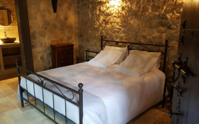 Le Donjon des Combes