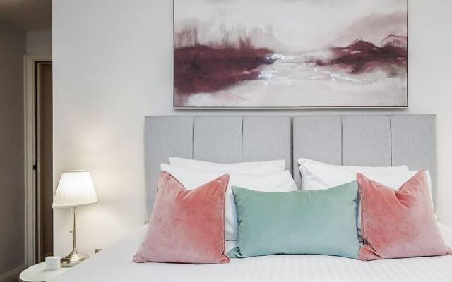 Beautiful Central Windsor Apartment