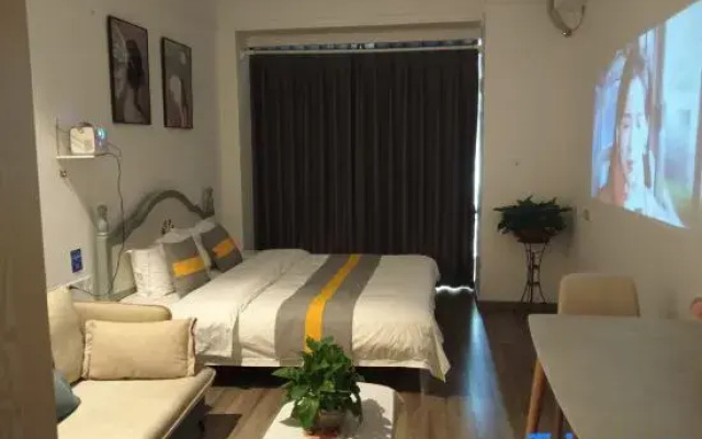Youyou Homestay (Quzhou High-Speed Railway Station Wanda Plaza)