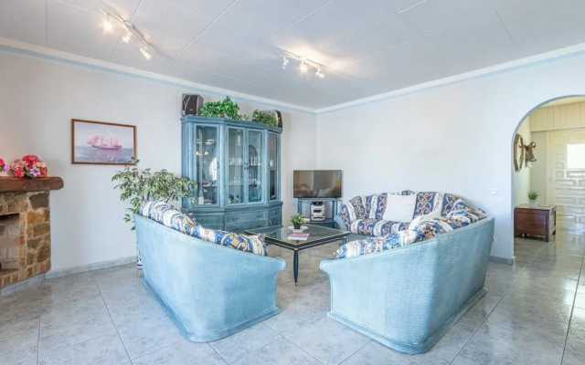 Apartment in Empuriabrava Near Sandy Beach