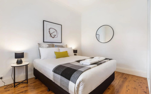 Ambrose On Byng - Central Location w/ 2 Bathroom – Guest Rooms – Orange