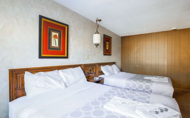 Love Hotels Tomahawk by OYO at Lake Mohawksin WI