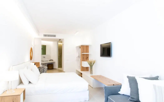 Super Paradise Hotel