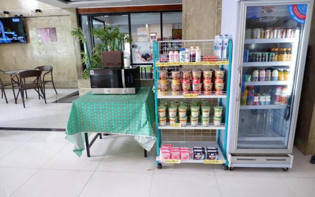 Izen Pure Budget Hotel & Residences