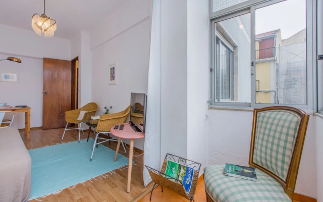 Light Filled Apartment + Free Pick-Up, By TimeCooler